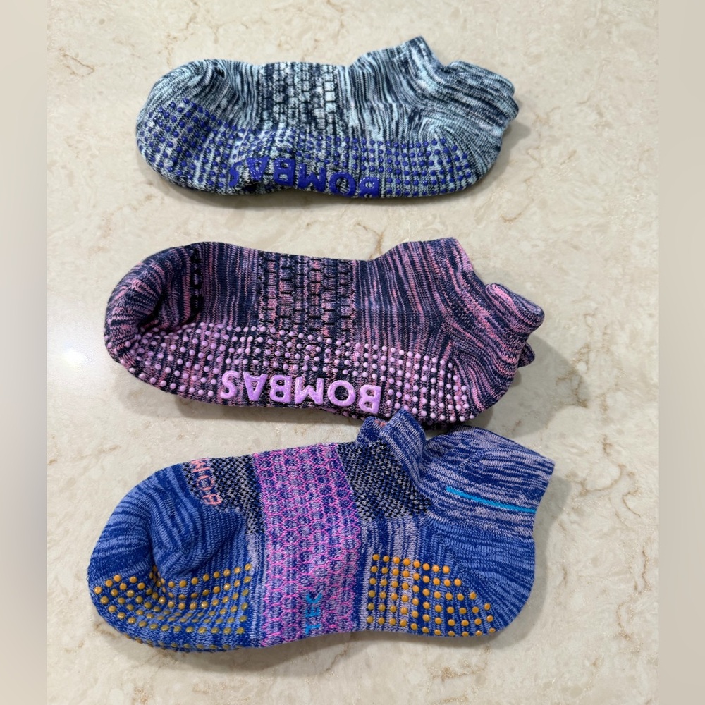Bombas women’s Low-Cut Athletic Socks - Blue, Pink, Gray Mix size Medium NWOT